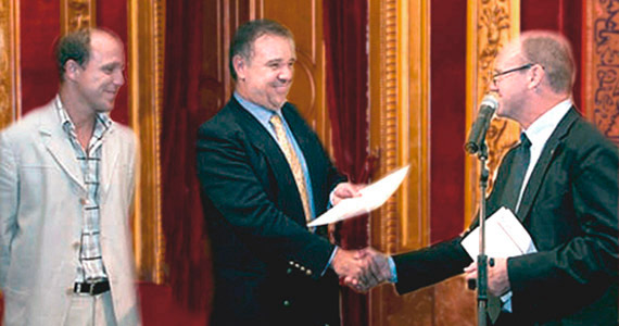 El Dr. Fernando Moraleda Suárez obtiene el Primer Premio Internacional Astra Tech® al Mejor Caso Clínico de 2004