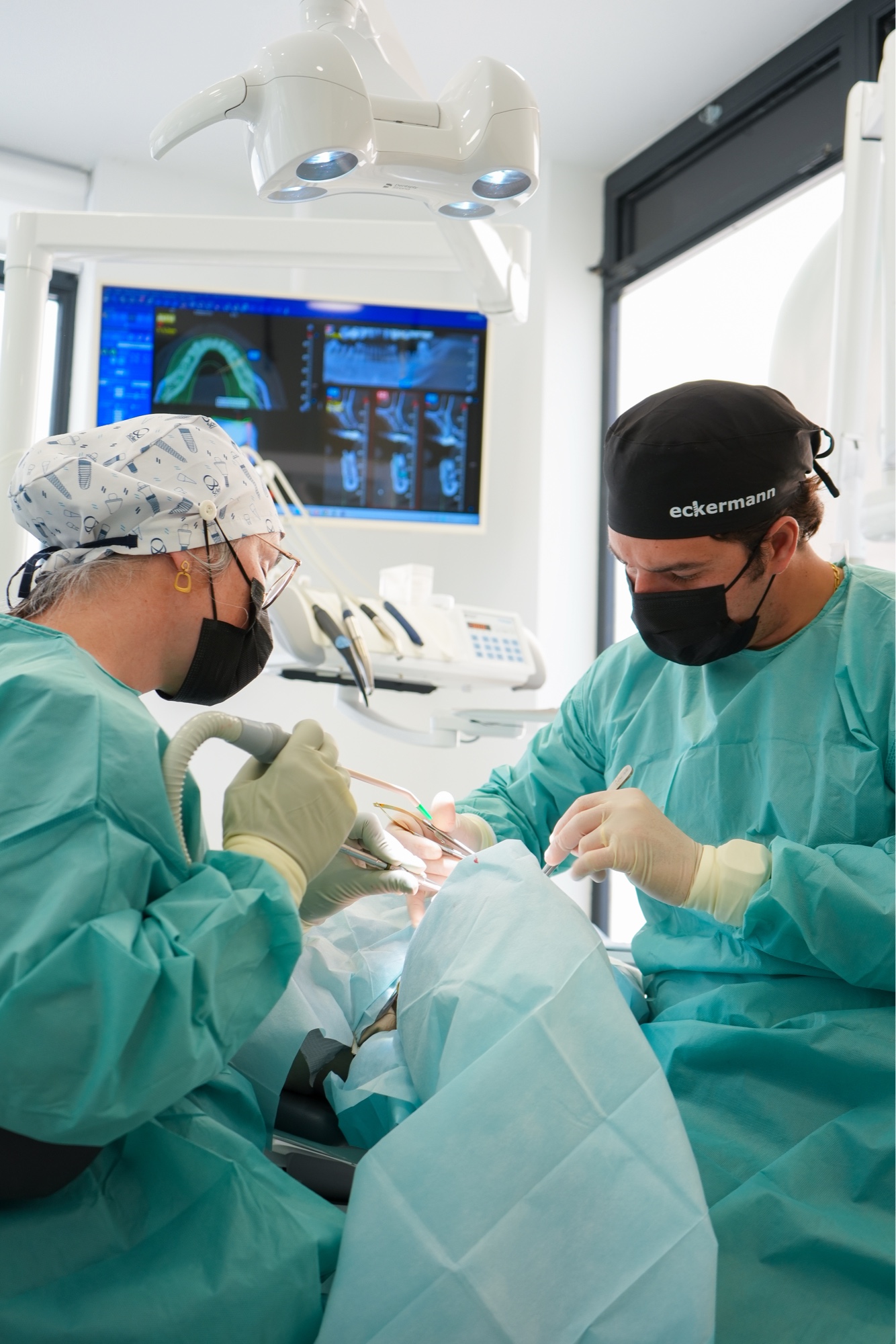 Implantes cortos Madrid cirugia guiada con TAC 3D — Smilelife Madrid